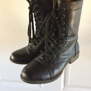 Combat boots